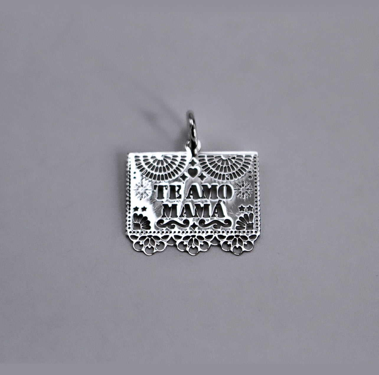 PAPEL PICADO CON "TE AMO MAMA"