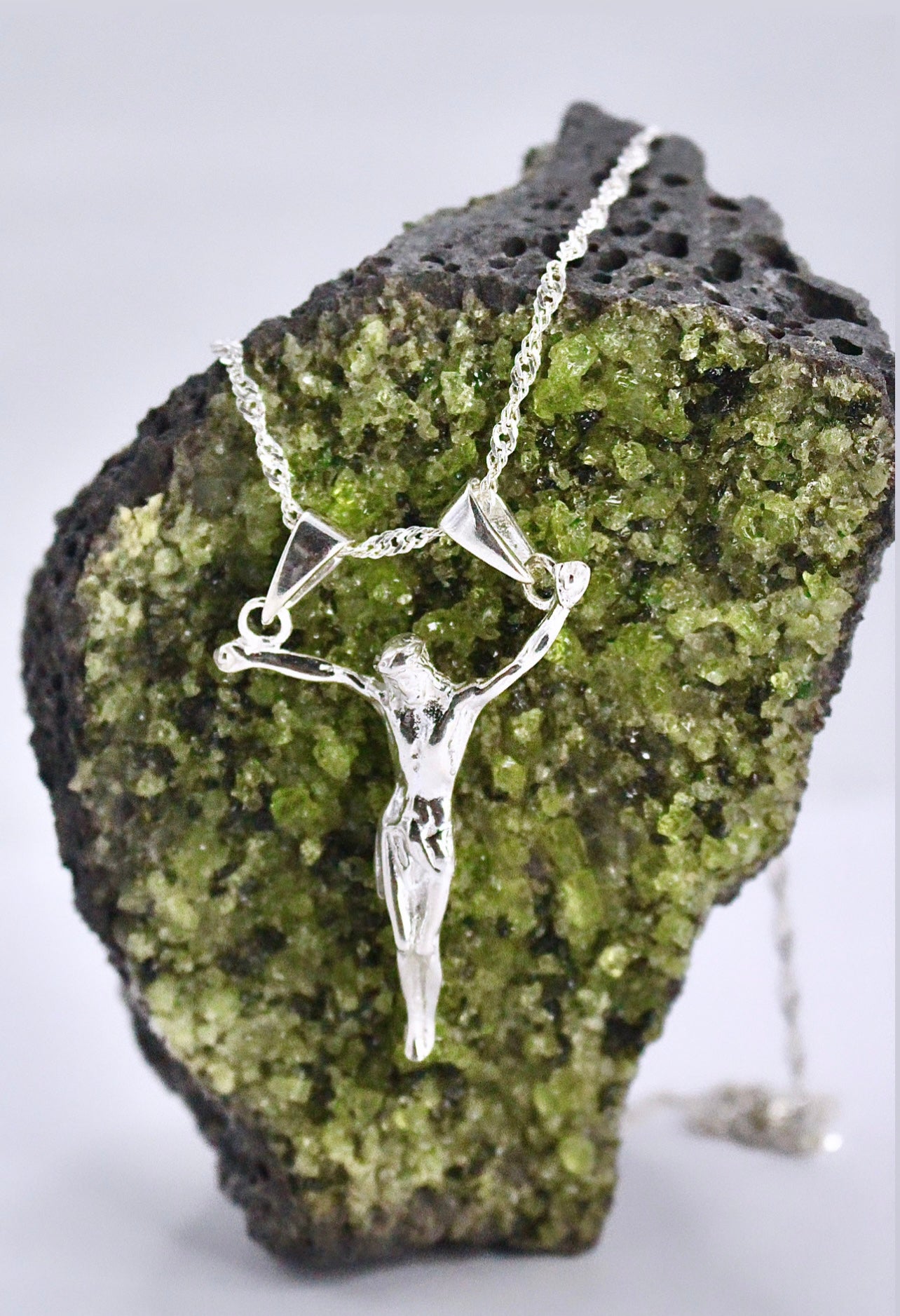(L) JESUS Pendant