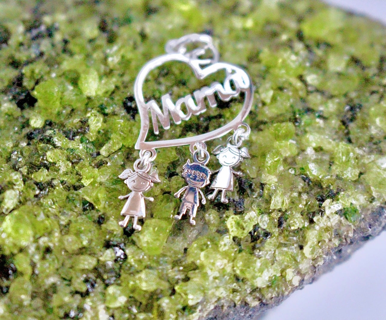 HEART/ 2 GIRLS/ 1 BOY