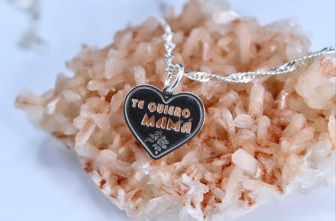 HEART WITH "TE QUIERO MUCHO" QUOTE