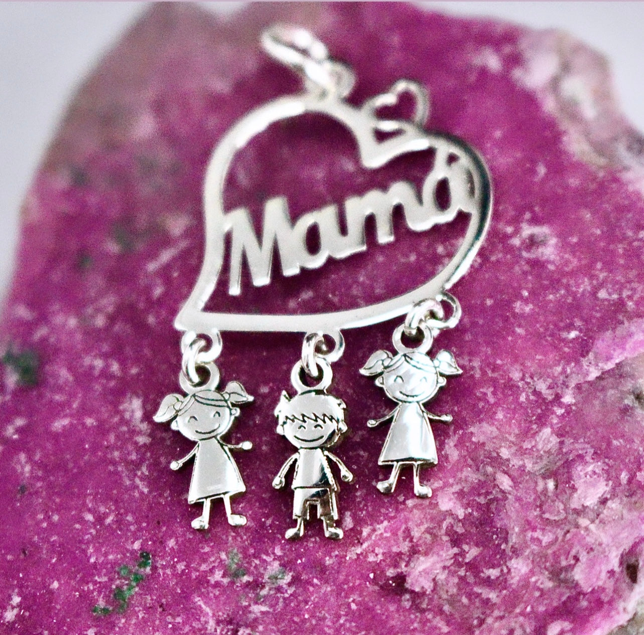 HEART/ 2 GIRLS/ 1 BOY