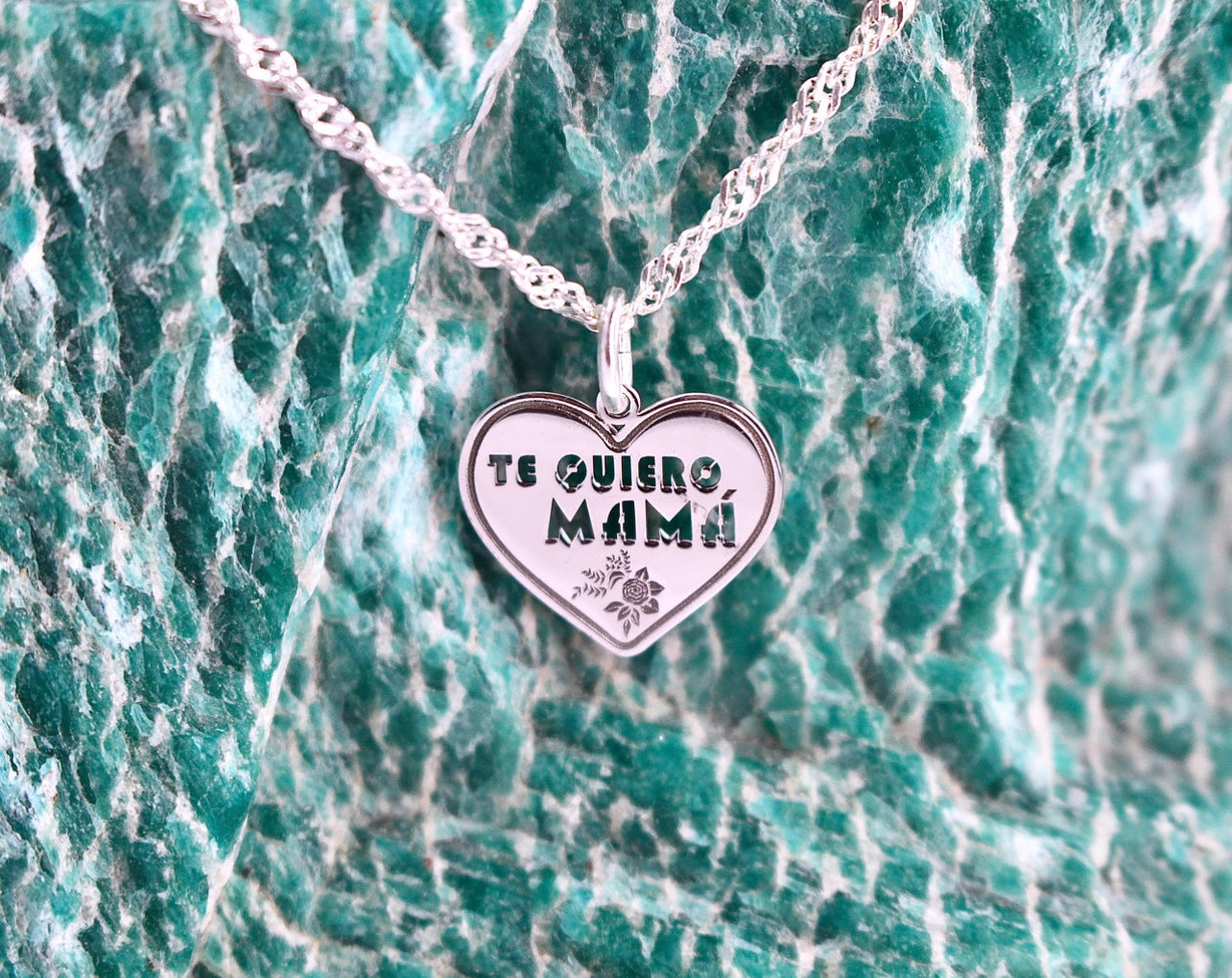 HEART WITH "TE QUIERO MUCHO" QUOTE