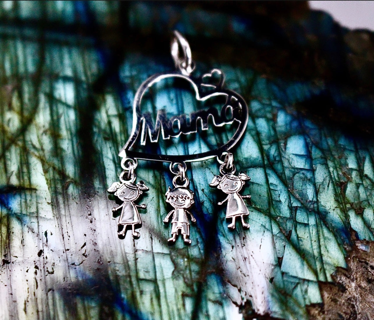 HEART/ 2 GIRLS/ 1 BOY