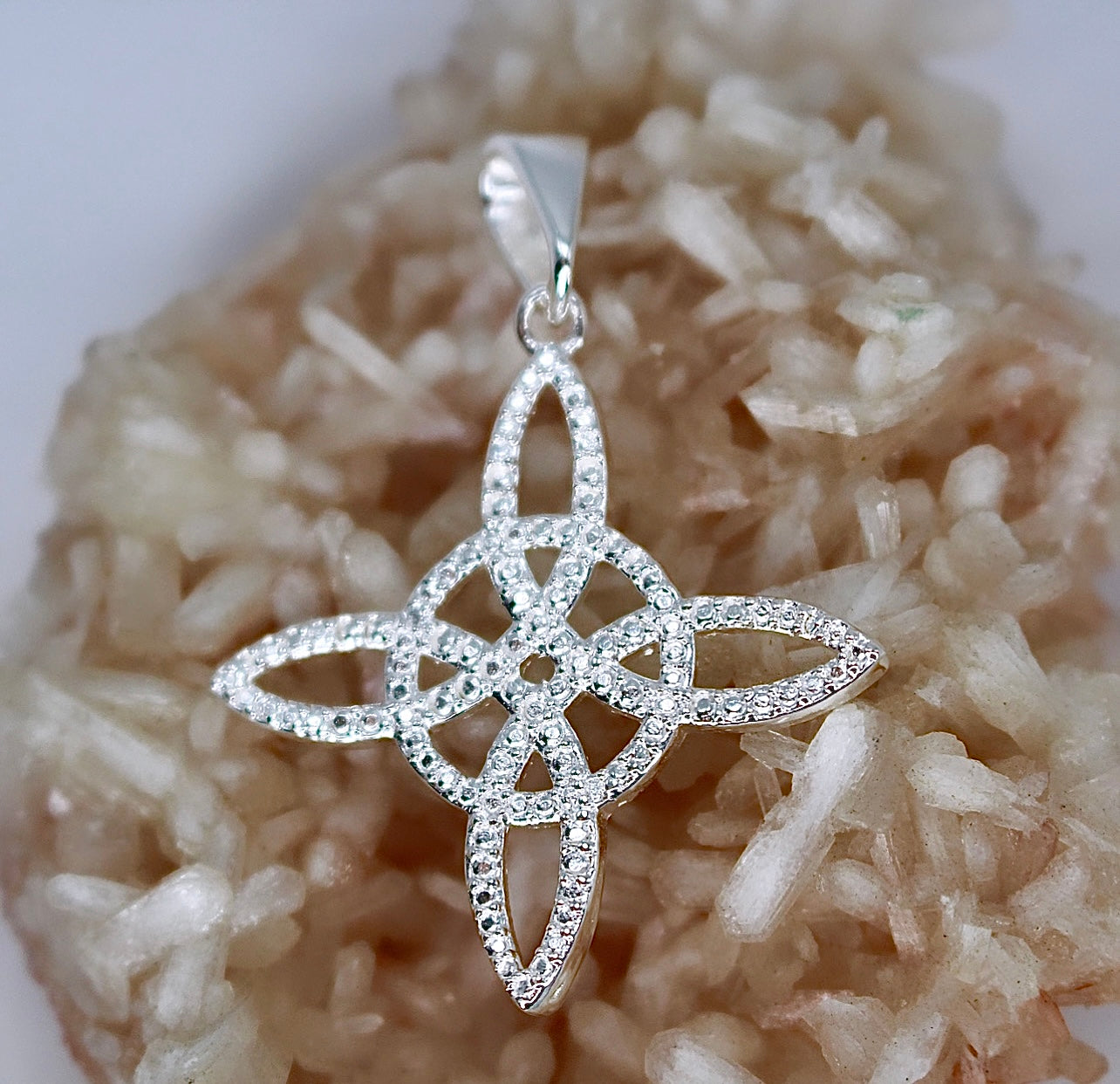 WITCHES KNOT Pendant