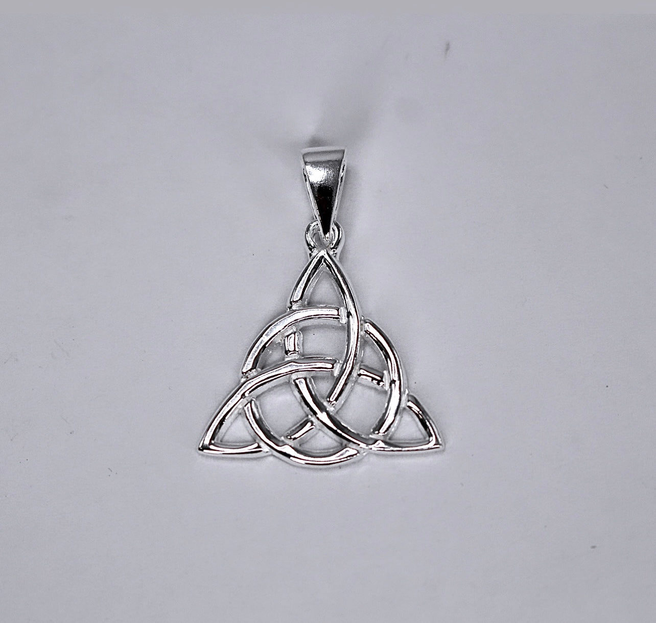 TRIQUETRA Pendant