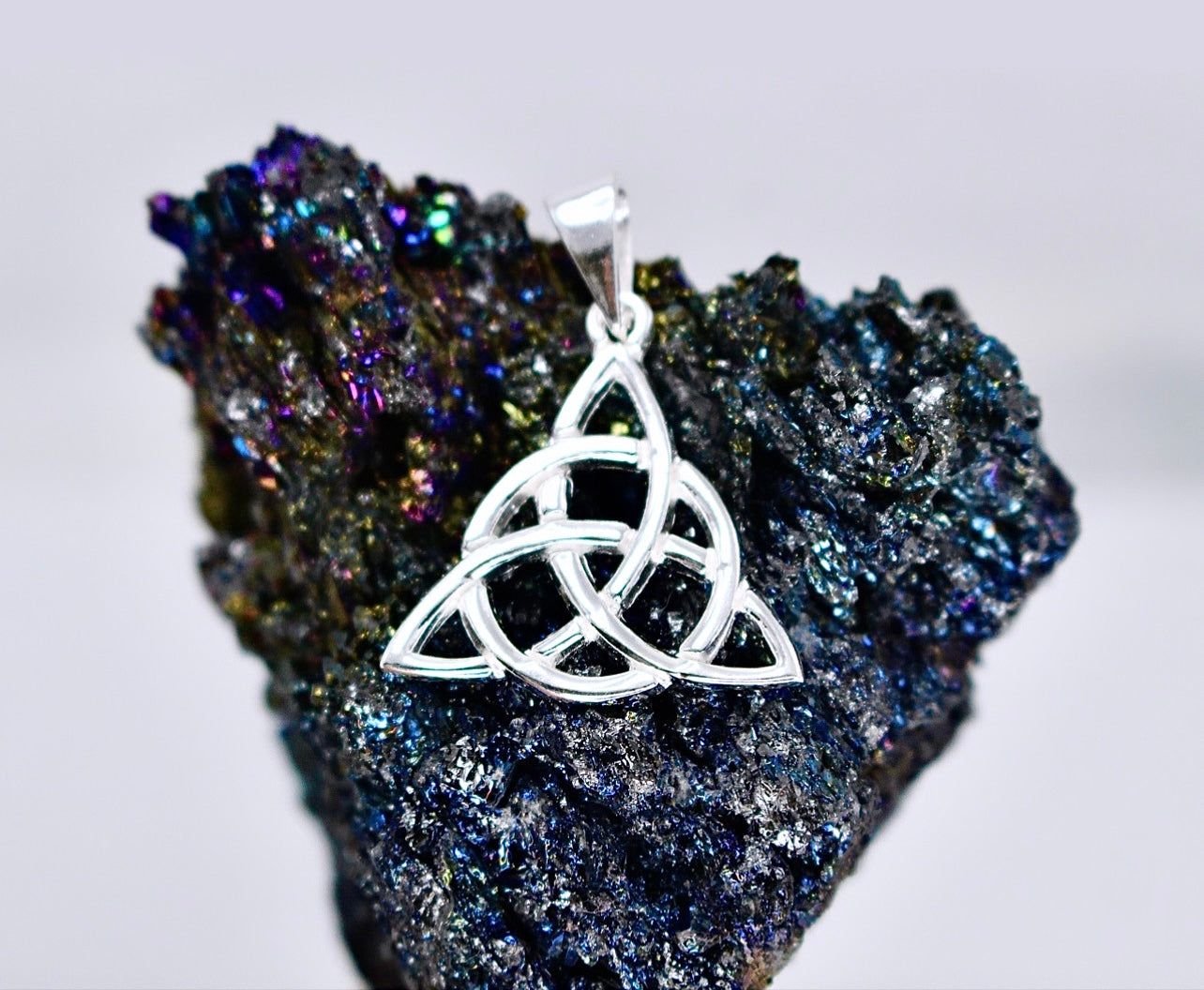 TRIQUETRA Pendant