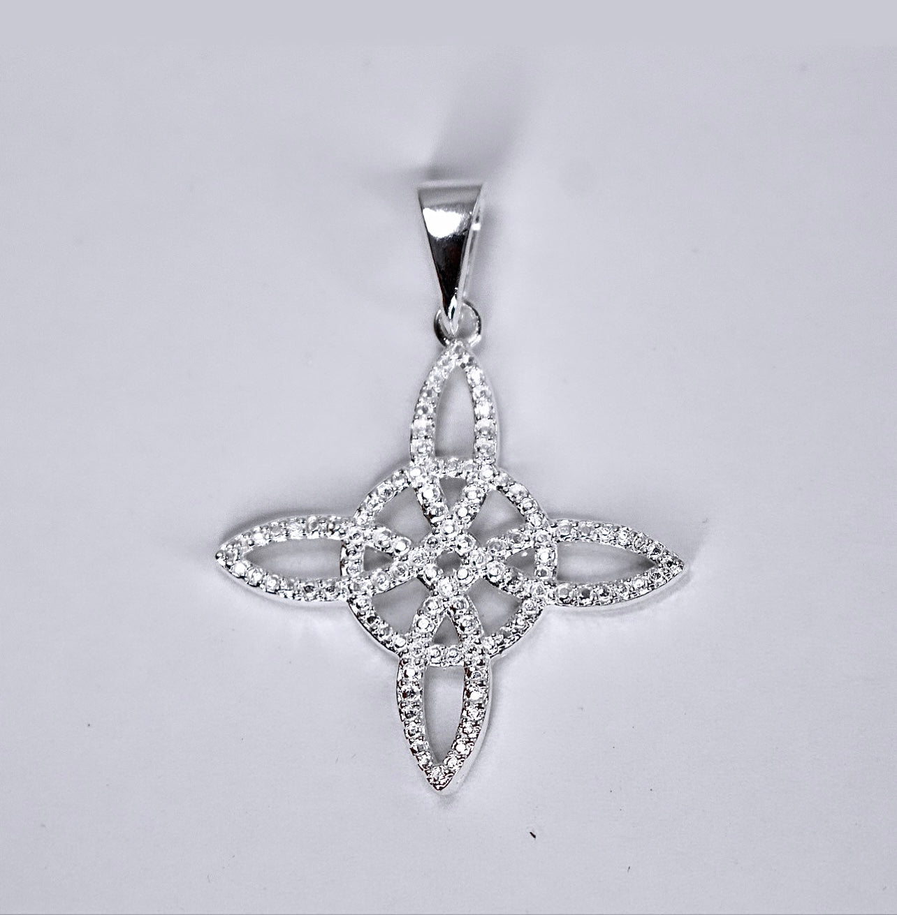 WITCHES KNOT Pendant