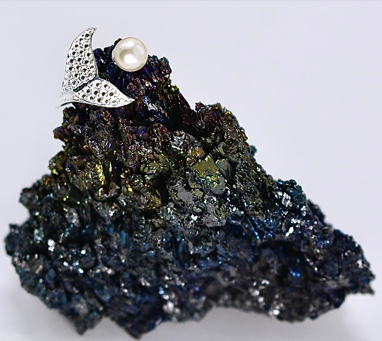 DOLPHIN TAIL & PEARL Ring