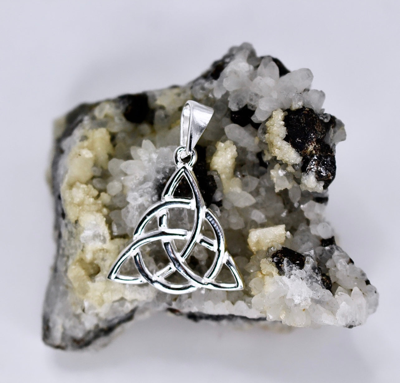 TRIQUETRA Pendant