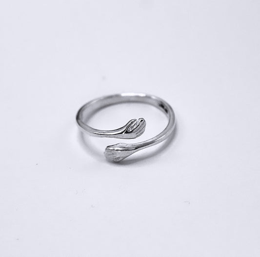SMALL HUG Ring