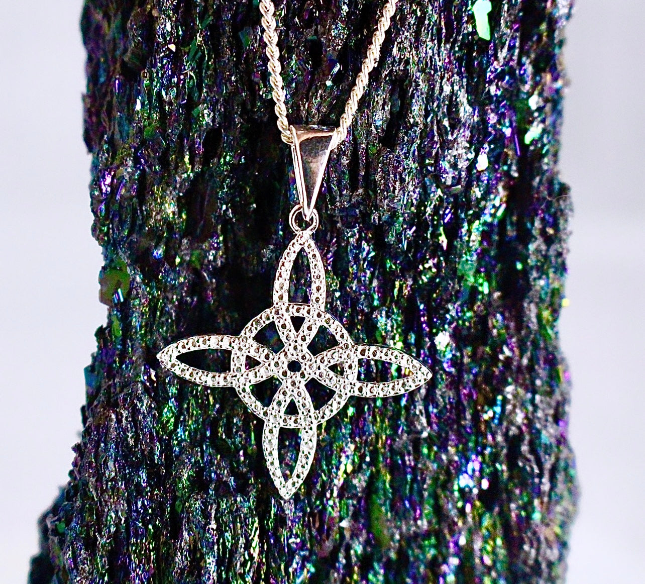 WITCHES KNOT Pendant